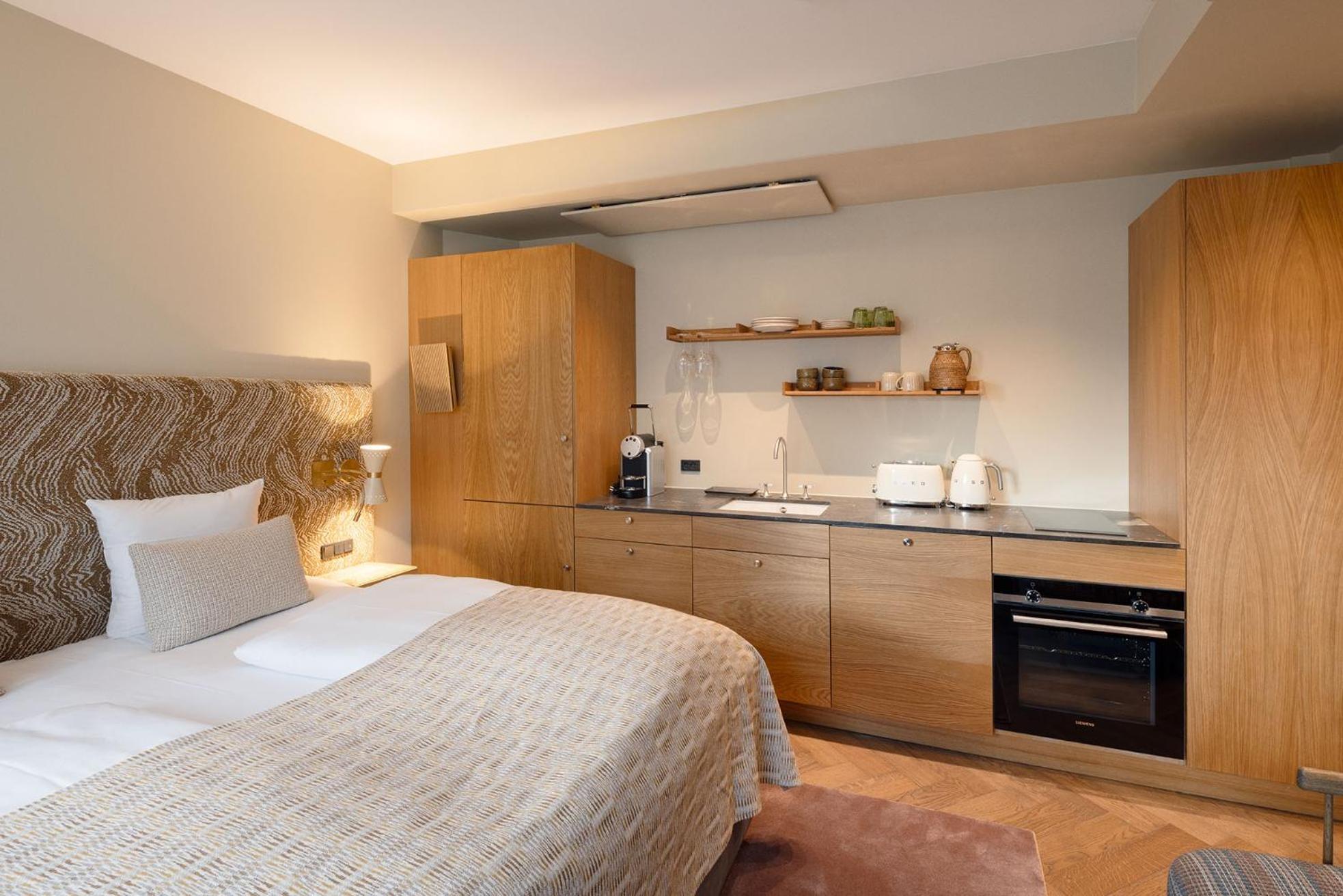 Hypernym & Hotel 4*